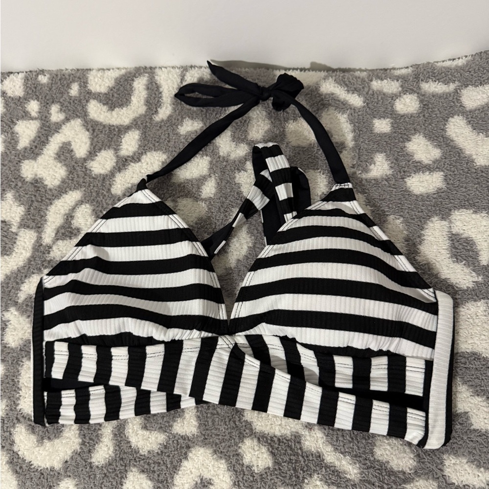 🚨Bikini Top Bundle🚨 3 Pcs - Picture 4 of 5